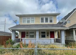  E Beecher St