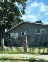  W Acacia St
