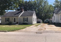  E College Ave