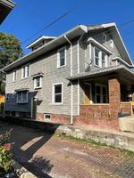  E 33rd St