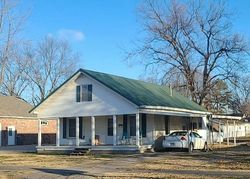  W Yoakum Ave