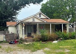  S Oak Ave