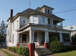  W Main St