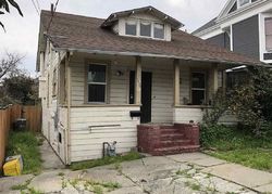  E 24th St