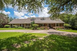  Edgecrest Dr