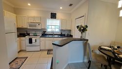  S Shepard Dr Apt 4