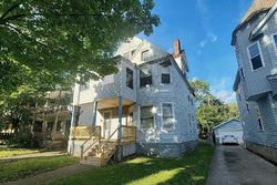  E 111th St