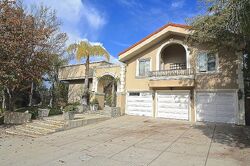  Falling Leaf Dr