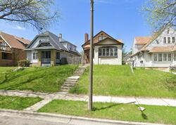  N 44th St