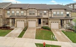  E Stoneleigh Dr