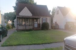 E 308th St