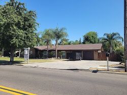  W Barstow Ave