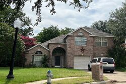  Hickory Leaf Ln
