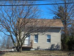 E 289th St