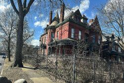  Commonwealth St