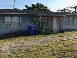 Sw 25th Ct