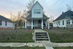  N Jackson Ave