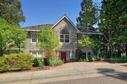  Oak Knoll Dr