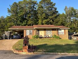 Lockhart Cir