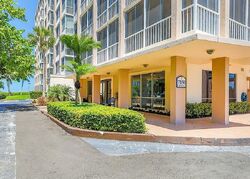  Estero Blvd Apt 404