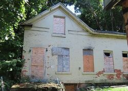  E Laurel St