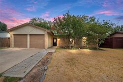  Leatherleaf Ln