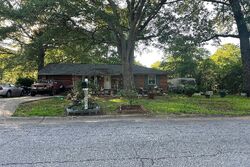 Tudor Dr