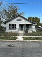  W Travis St