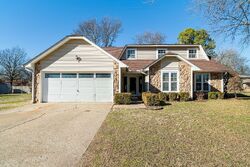  Woodlawn Dr