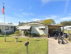  Lazy Lake Dr W