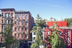  Perry St