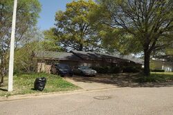 N Lake Oaks Dr