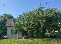  E 17th St