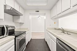  W 9th St Apt 304