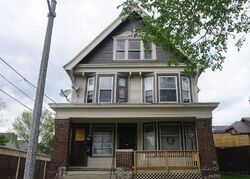  E Lloyd St