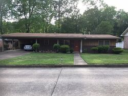  Crestwood Dr