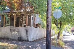  W 21st St