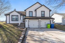  Ne Summerfield Ct