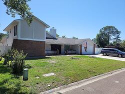 Sand Point Dr E