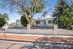  Cedros Cir