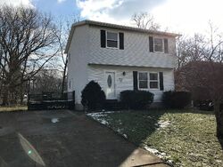  E 33rd St