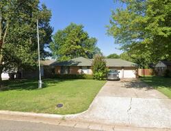  Leslie Dr