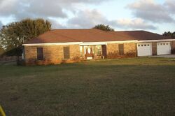  Deerfield Dr