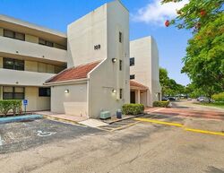 Lake Emerald Dr Apt 1