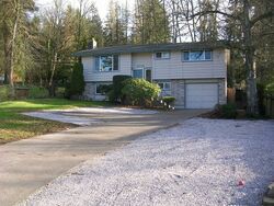  Lakeway Dr