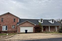  Valley View Dr E