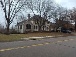  W Royal Oaks Dr