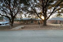  Lakeview Dr