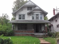  E 32nd St