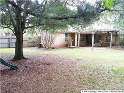  Greencliff Dr